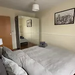 2 Bed Apartment Near Brent Cross